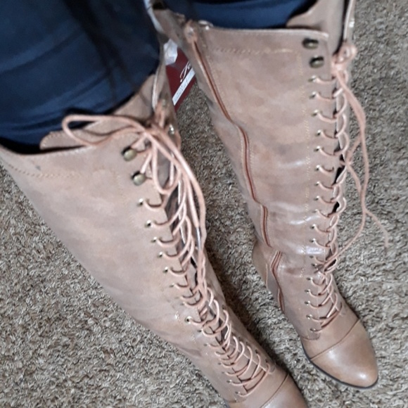 Tan boots - Picture 2 of 3